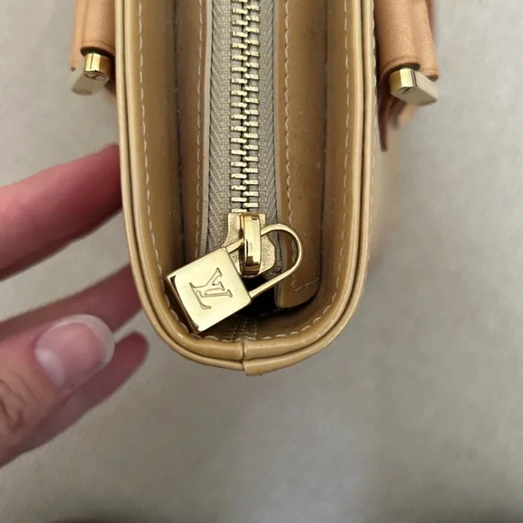 Louis Vuitton Stockton Monogram Vernis Bag - Picture 5 of 7